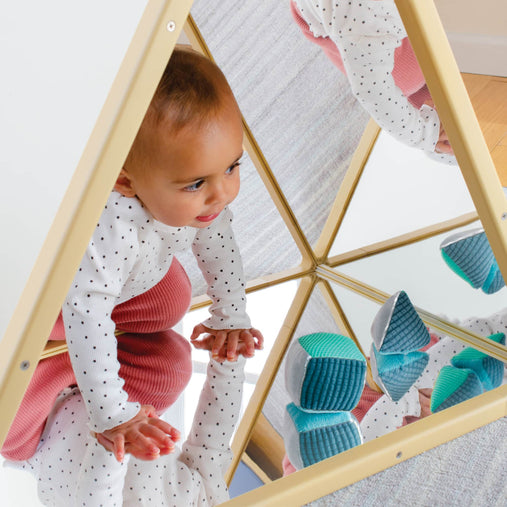 U3104  Reflection Triangle Lifestyle 2