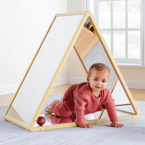 U3104  Reflection Triangle Lifestyle 1