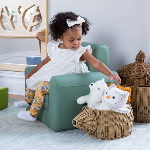 U6240  Hedgehog Wicker Basket Lifestyle 1
