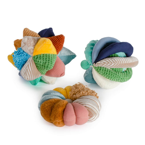 300611 Poofs and Points Plush Ball Silo 1