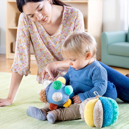 300609 Knots and Knobs Plush Ball Lifestyle 1