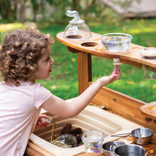 G52010 Outdoor Mud Kitchen Lifestyle 4151