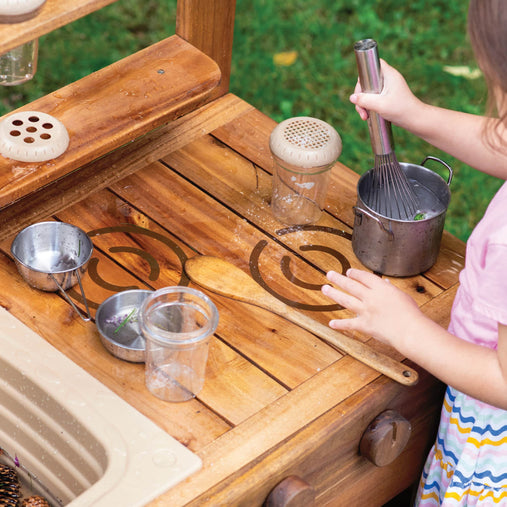 G52010 Outdoor Mud Kitchen Lifestyle 2 Burner Detail 4201