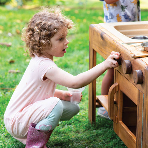 G52010 Outdoor Mud Kitchen Lifestyle 4256