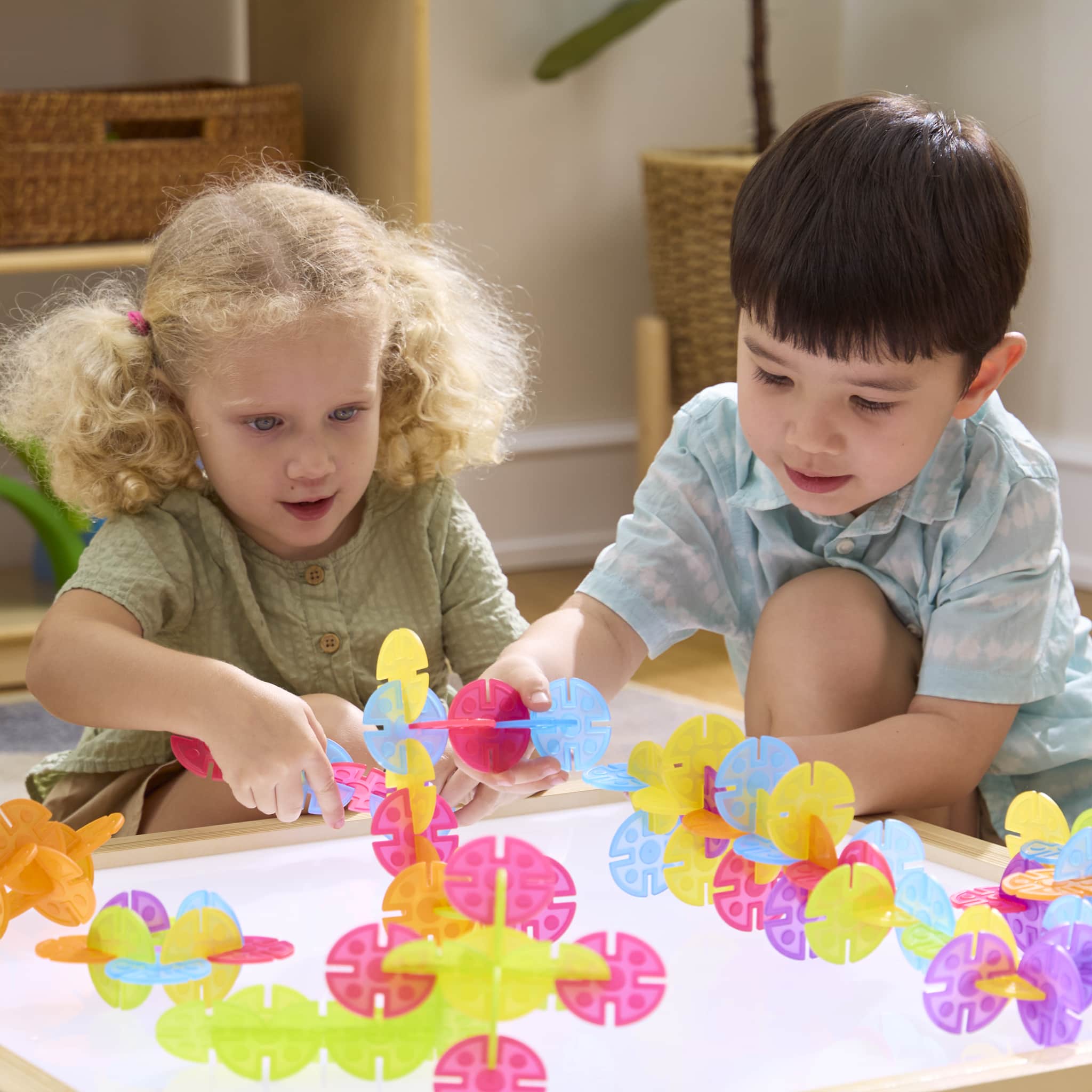 LED Tabletop Lightbox – Guidecraft