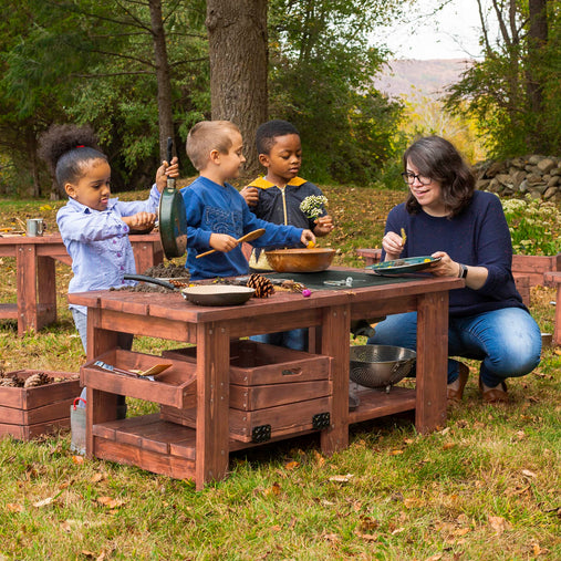 U3200 Nature to Play Mud Kitchen Lifestyle 4