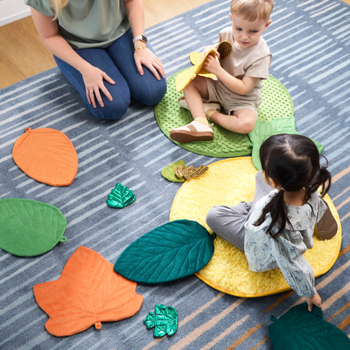 302272 Jumbo Sensory Leaves Lifestlye 72