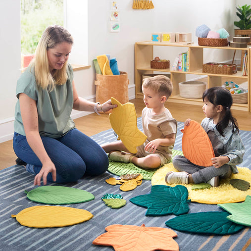 302272 Jumbo Sensory Leaves Lifestlye 156