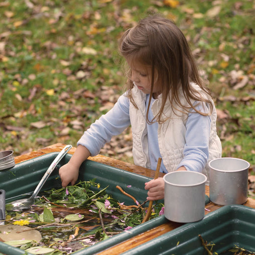 U3214 Nature to Play Water Table Lifestyle 1