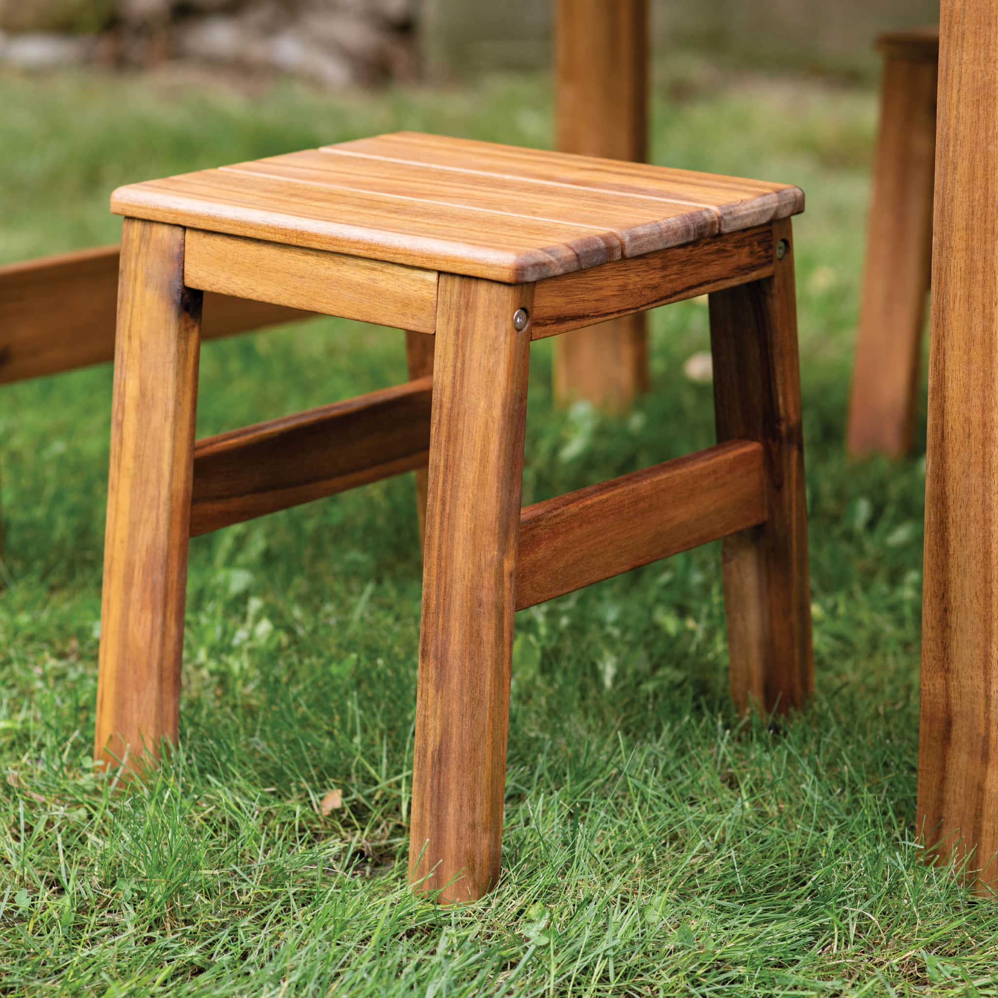 Acadia Outdoor Art Activity Table and Stool Set – Guidecraft