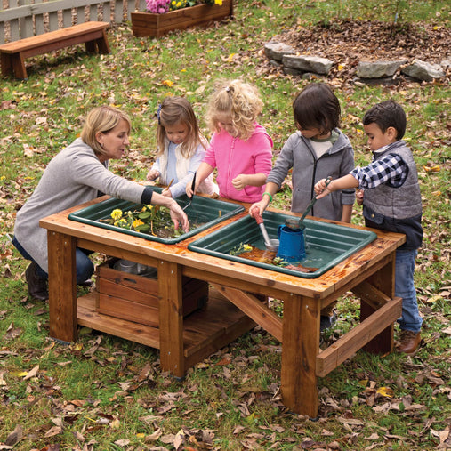 U3214 Nature to Play Water Table Lifestyle 3