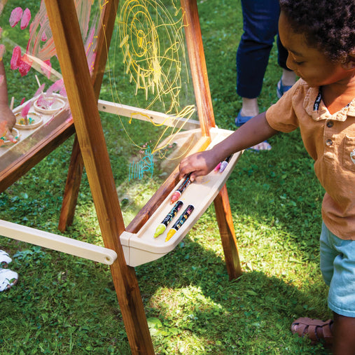 G52013 Acadia Art Easel Lifestyle 3816