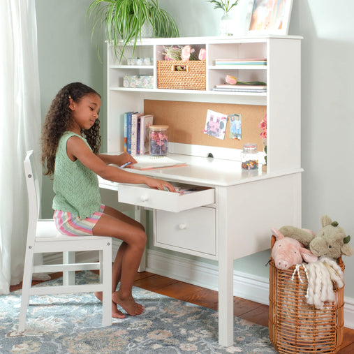 G27672 Madison DeskHutch_Lifestyle