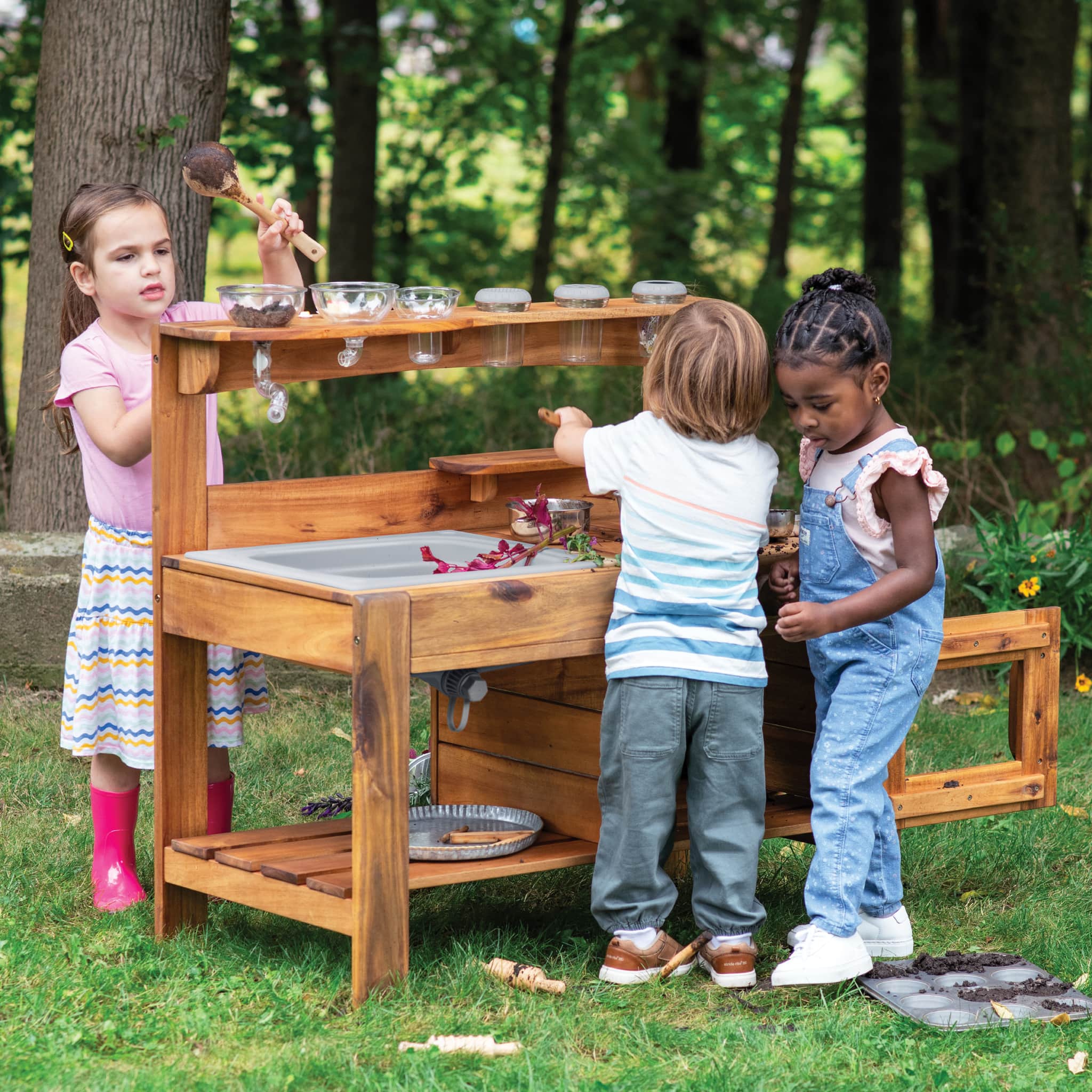 G52010_Outdoor Mud Kitchen_Lifestyle 1 Main 4374