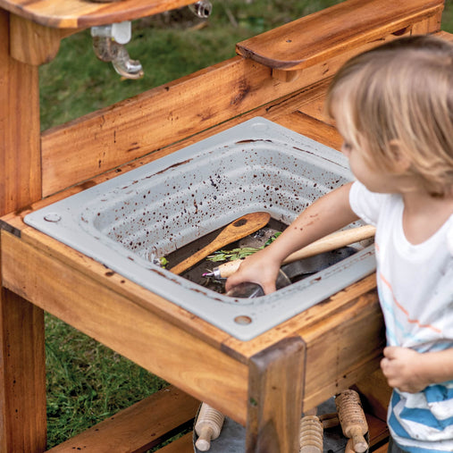 G52010_Outdoor Mud Kitchen_Lifestyle 2 Sink Detail 4519