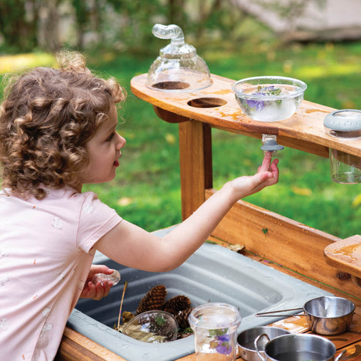 G52010_Outdoor Mud Kitchen_Lifestyle 4151