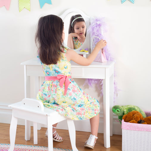 Guidecraft Juego de tocador y taburete rosa para niños de 3 a 8 años, mesa  de maquillaje con espejos y silla para niñas, juego de escritorio de madera