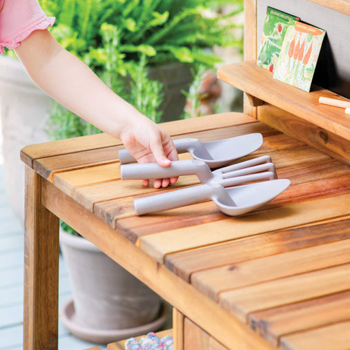 G78200_MS Outdoor Potting Bench_Lifestyle 5506