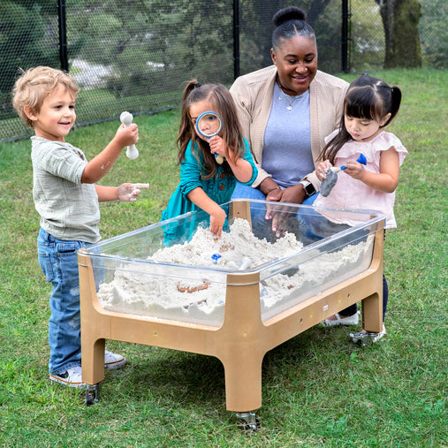 U3400 Indoor Outdoor Sand and Water Table Lifestyle2