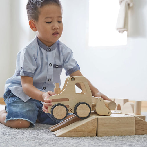 G6720 Wooden Front Loader Lifestyle3