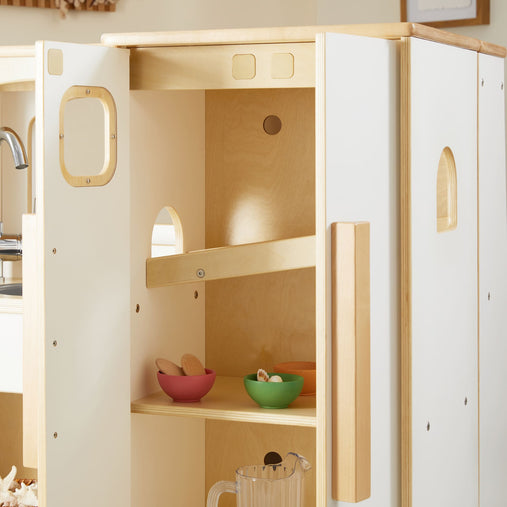 U2507 SOP Wee Ones Sink and Fridge Kitchen Env 4