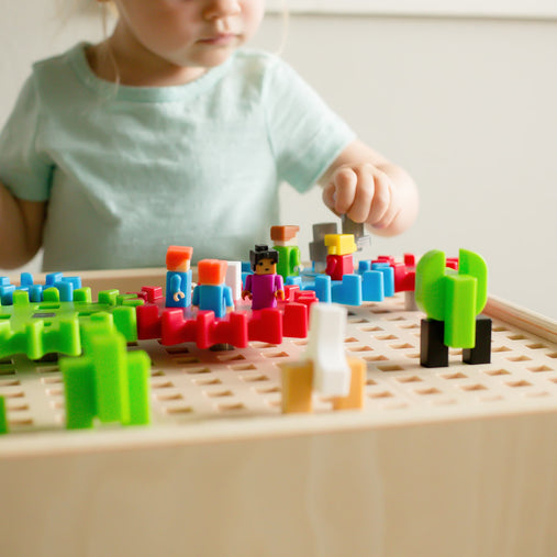 G9642 IO Blocks STEM Table Lifestyle 23 Crop