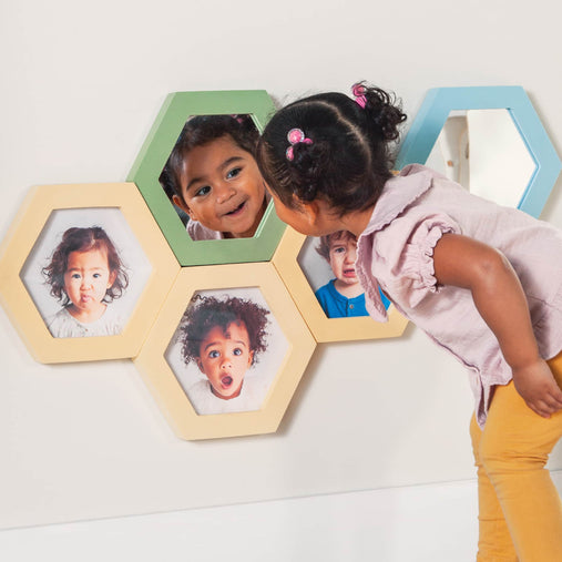 302180 SOP Hex Wall Sytem Lifestyle 5159
