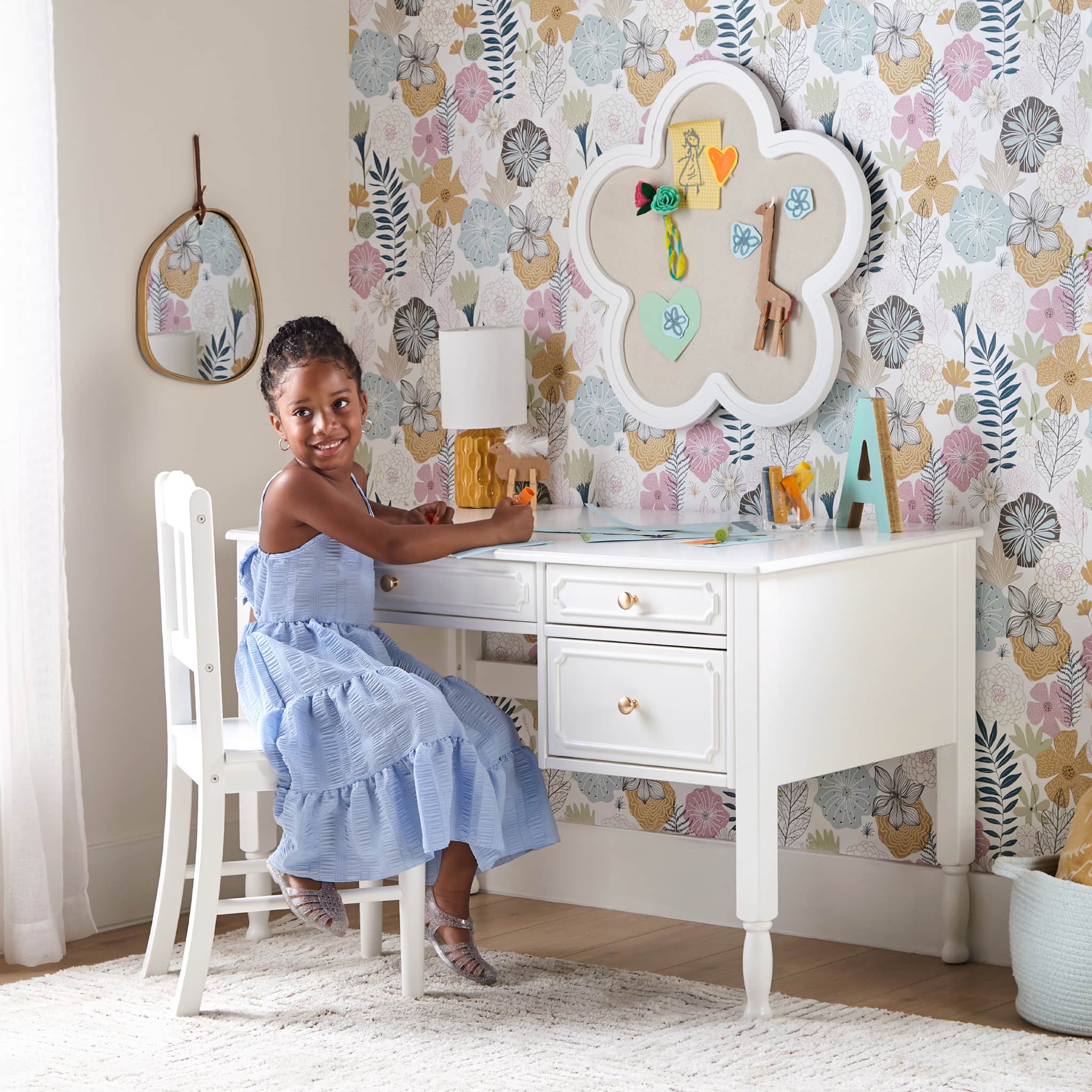 Kids' Avery Desk and Chair Set – Guidecraft