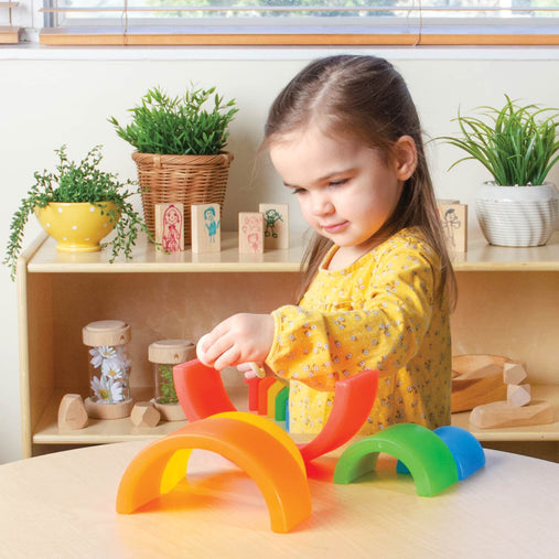 G7500  Discovery Stackers Rainbow Arch Lifestyle 1 | Rainbow